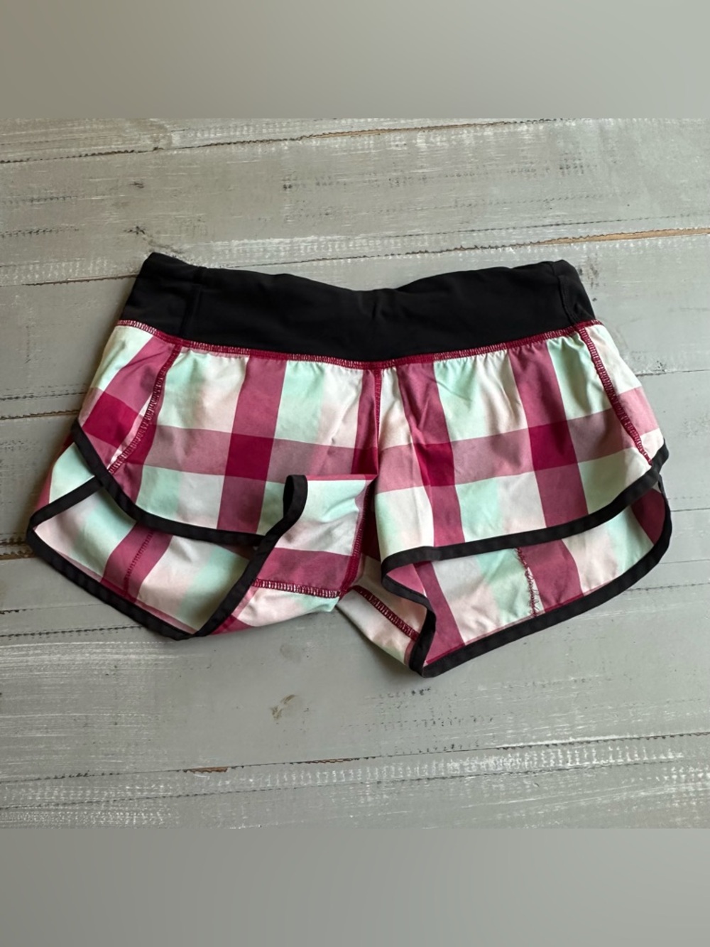Lululemon Speed Shorts – Size 4